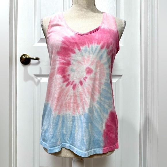 2 NWOT  Women’s Old Navy V-neck Tanks Size XS - Picture 2 of 7